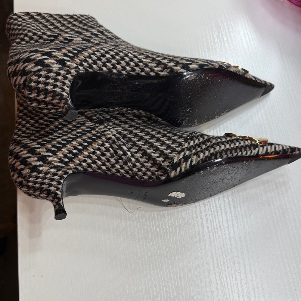 Brown tweeted Balenciaga ankle boots. - Picture 7 of 7